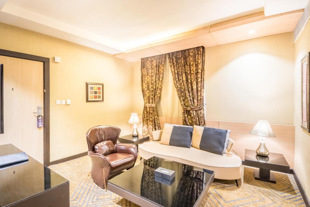 Hotel Grand Plaza - Takhasosi