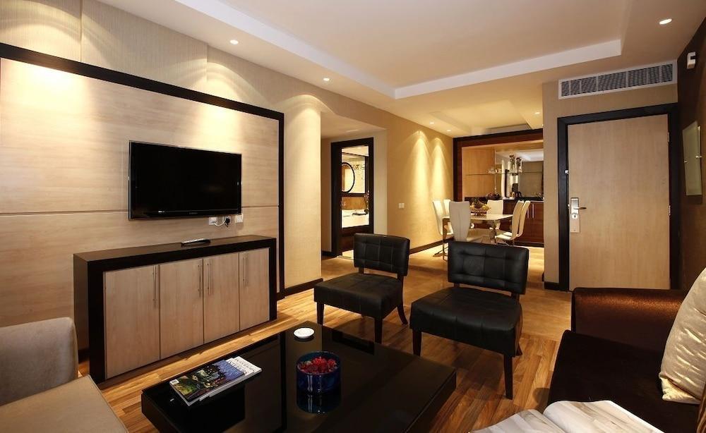 Grand Plaza - Takhasosi Hotel 4*