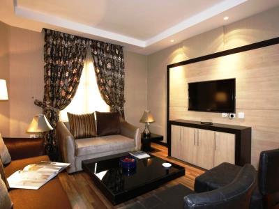 Hotel Grand Plaza - Takhasosi 4*